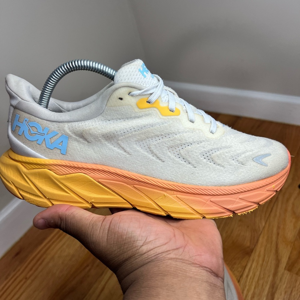 Hoka women's Arahi 6 Nimbus Cloud/Blanc 1123197/NCBDB Size 9W D wide No Box
